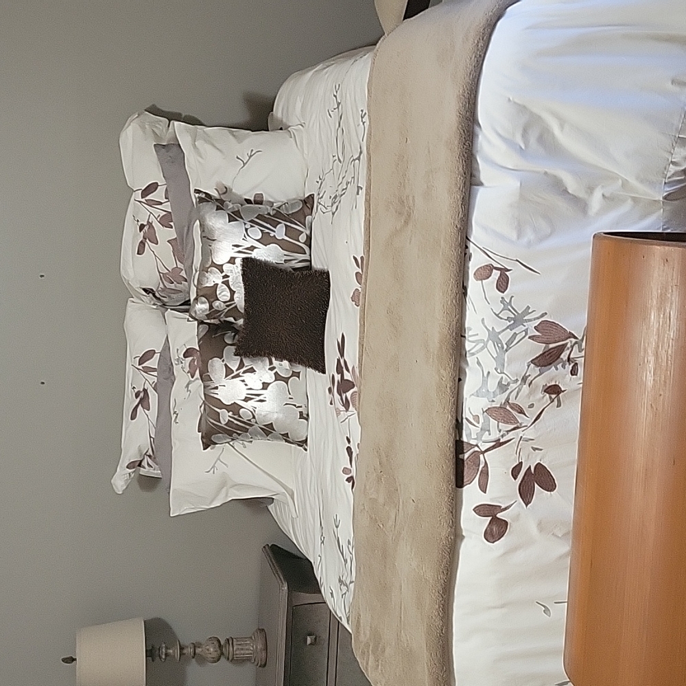 Queen size duvet set and room darkening curtains